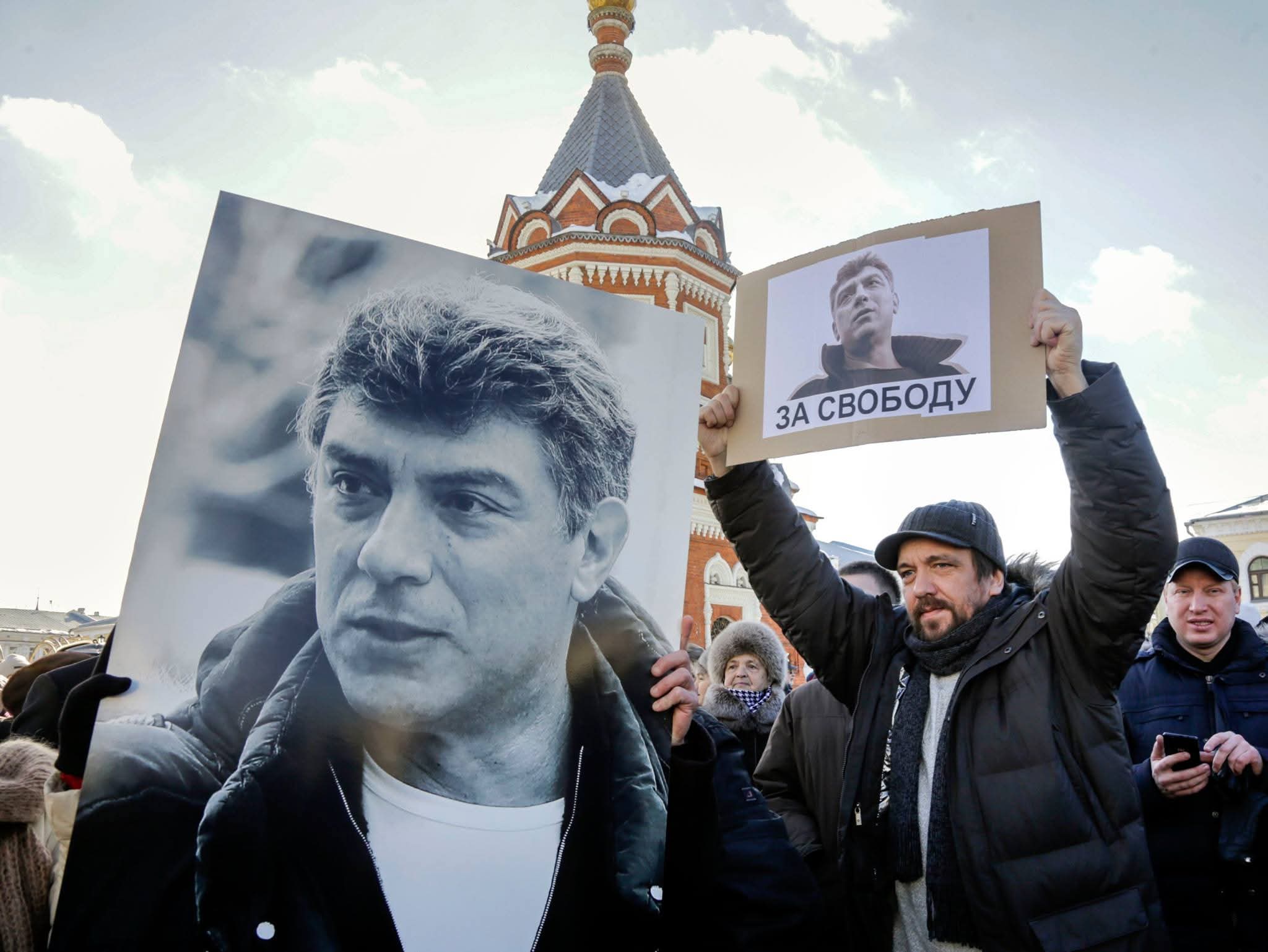 День памяти Бориса Немцова, Ярославль, 27 февраля 2016 года. Участник с плакатом «За свободу».